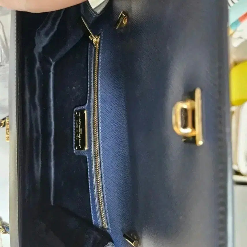 [BUNJANG] Ferragamo Vara Bow Chain Shoulder Bag / 페라가모 바라 체인 숄더백