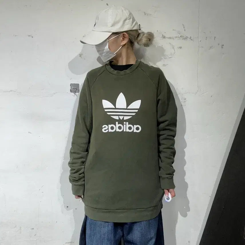 [BUNJANG] Adidas Khaki White Big Logo Sweatshirt / 아디다스 카키 화이트 빅 로고 스웻 셔츠 맨투맨 M
