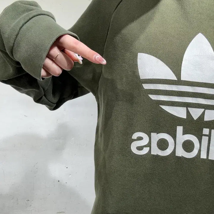 [BUNJANG] Adidas Khaki White Big Logo Sweatshirt / 아디다스 카키 화이트 빅 로고 스웻 셔츠 맨투맨 M