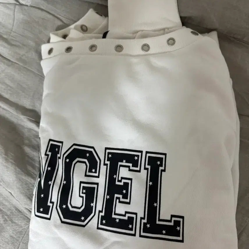 [BUNJANG] Eyelet Angel White Sweatshirt / (새상품) eyelet angel 맨투맨 화이트