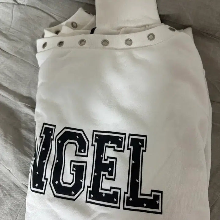[BUNJANG] Eyelet Angel White Sweatshirt / (새상품) eyelet angel 맨투맨 화이트