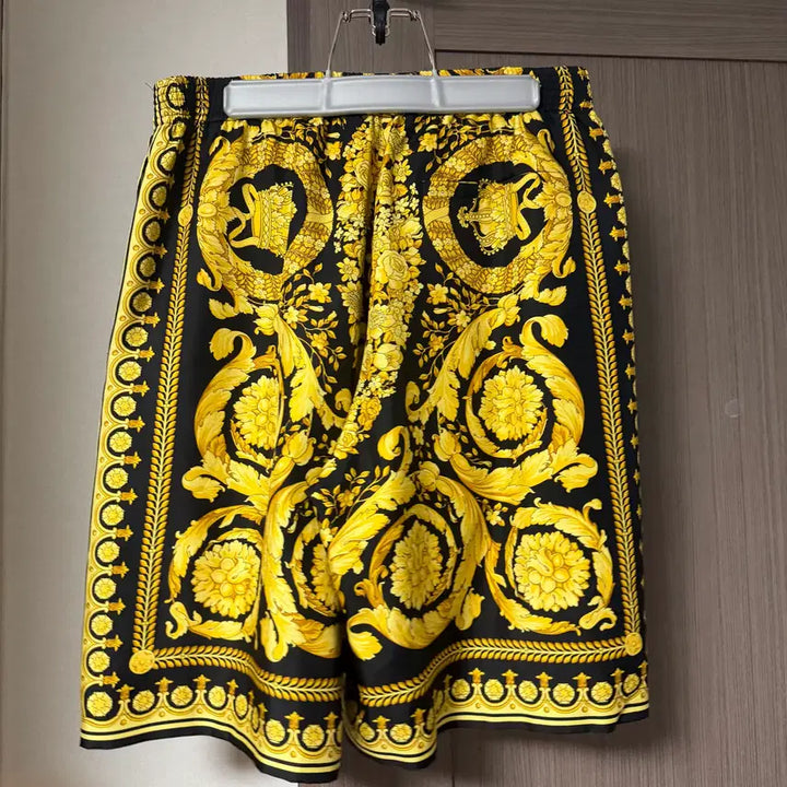 [BUNJANG] Versace Barocco Silk Shorts / 베르사체 Barocco 실크 반바지 M(48)사이즈