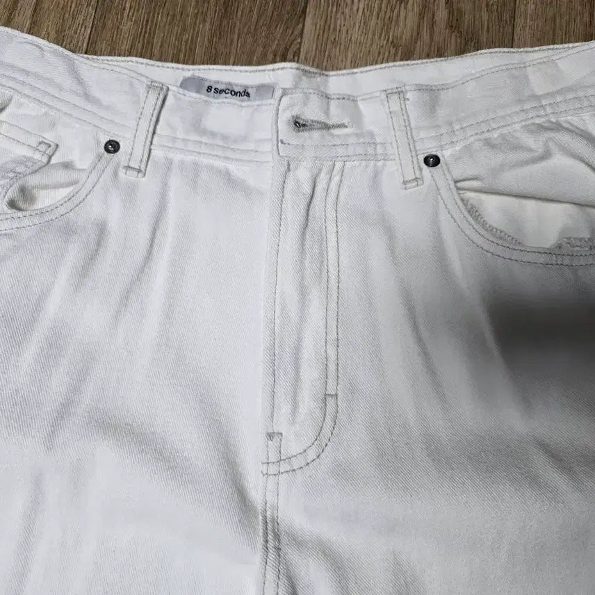 [BUNJANG] 8seconds Tapered Fit White Denim Pants (Size 84) / 에잇세컨즈 테이퍼드핏 화이트 데님 84 새제품 팝니다