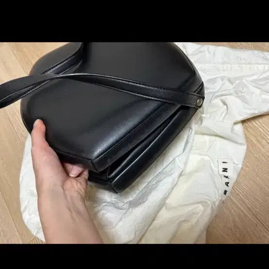 [BUNJANG] Archivepke Shell Shoulder Bag Lambskin / 아카이브앱크 쉘 숄더백 양가죽