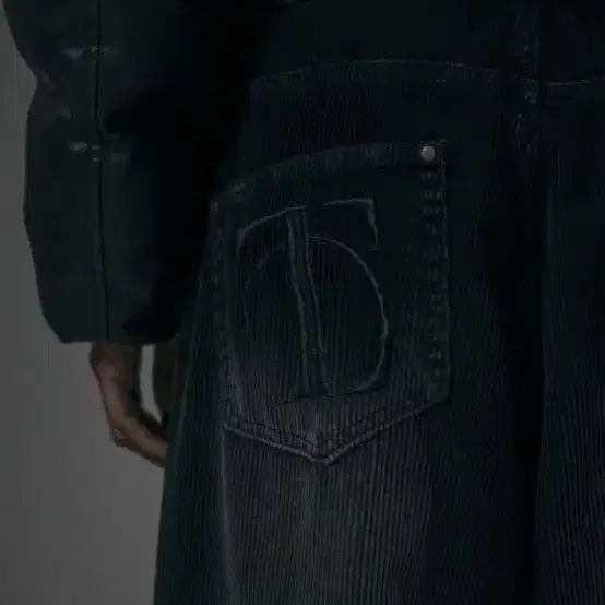 [BUNJANG] Trimming Bird Solid Corduroy Pants / 트리밍버드 솔리드 벨루어 코듀로이 백 포켓 로고 팬츠 1사이즈