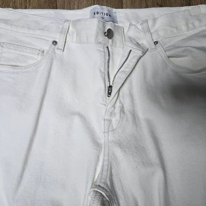 [SOLD OUT] 에디션 테이퍼드 크롭핏 화이트 84 새제품 팝니다