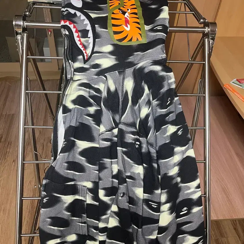 [BUNJANG] BAPE Shark Black Camo Hoodie Zip-up / 베이프 샤크 블랙 카모 후드집업(급처)