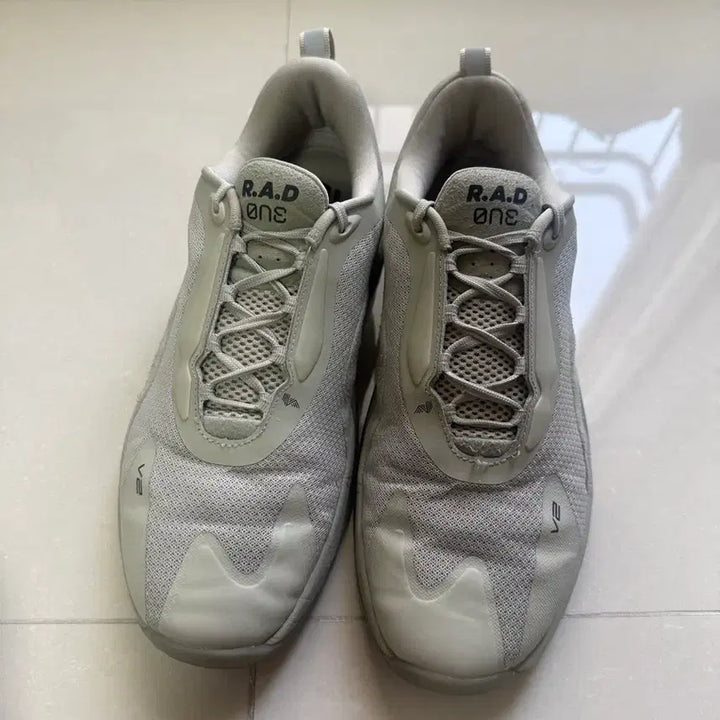[BUNJANG] R.A.D ONE V2 Dust Green Sneakers / R.A.D ONE V2 운동화 Dust Green 290