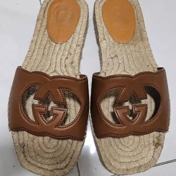 [BUNJANG] Gucci Interlocking G Cutout Slides Brown / 구찌 인터로킹 G 컷아웃 슬라이드 브라운