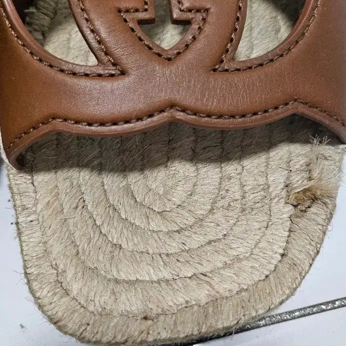 [BUNJANG] Gucci Interlocking G Cutout Slides Brown / 구찌 인터로킹 G 컷아웃 슬라이드 브라운