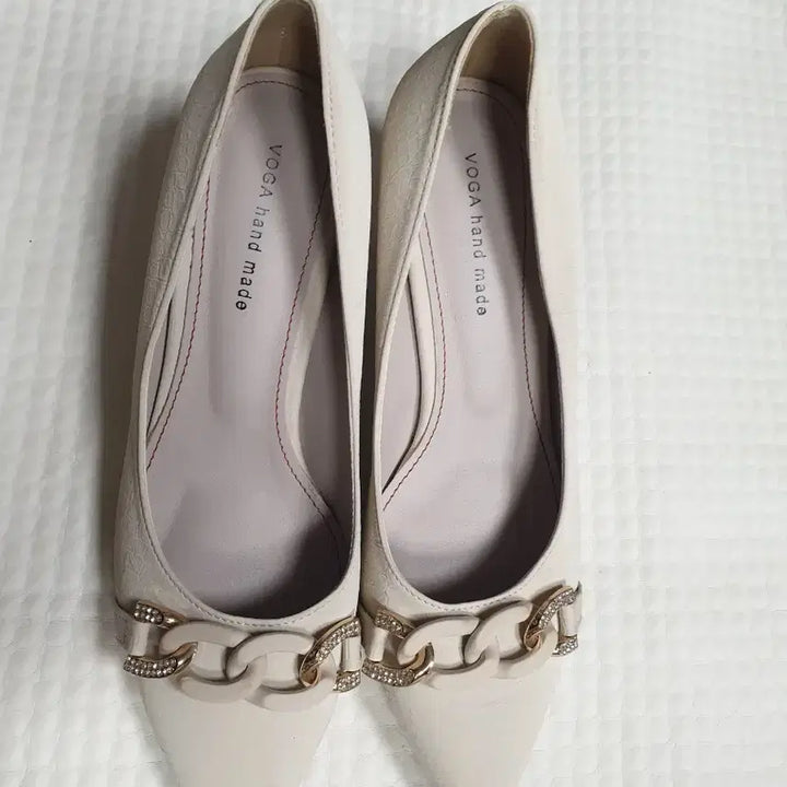 [BUNJANG] VOGA Ivory Chain Embellished Pumps 240 / VOGA 체인 장식 아이보리 펌프스힐 240