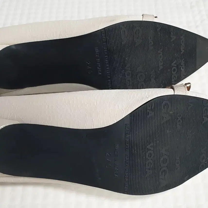 [BUNJANG] VOGA Ivory Chain Embellished Pumps 240 / VOGA 체인 장식 아이보리 펌프스힐 240