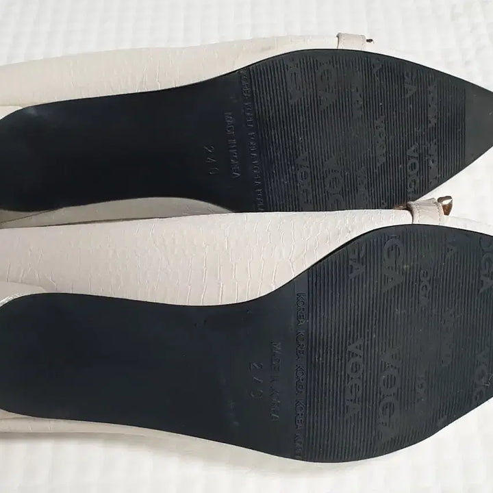 [BUNJANG] VOGA Ivory Chain Embellished Pumps 240 / VOGA 체인 장식 아이보리 펌프스힐 240