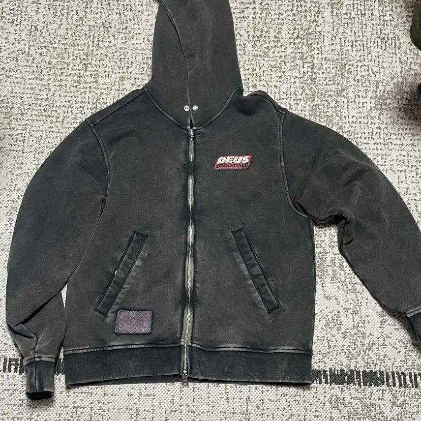 [SOLD OUT] 데우스 후드집업