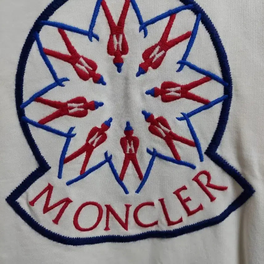 [BUNJANG] Moncler Logo Embroidered Sweatshirt Ivory L / 몽클레어 로고 자수 맨투맨 아이보리 L 백화점판