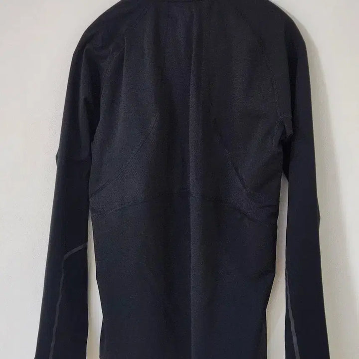 [SOLD OUT] 언더아머 블랙 긴팔 티셔츠