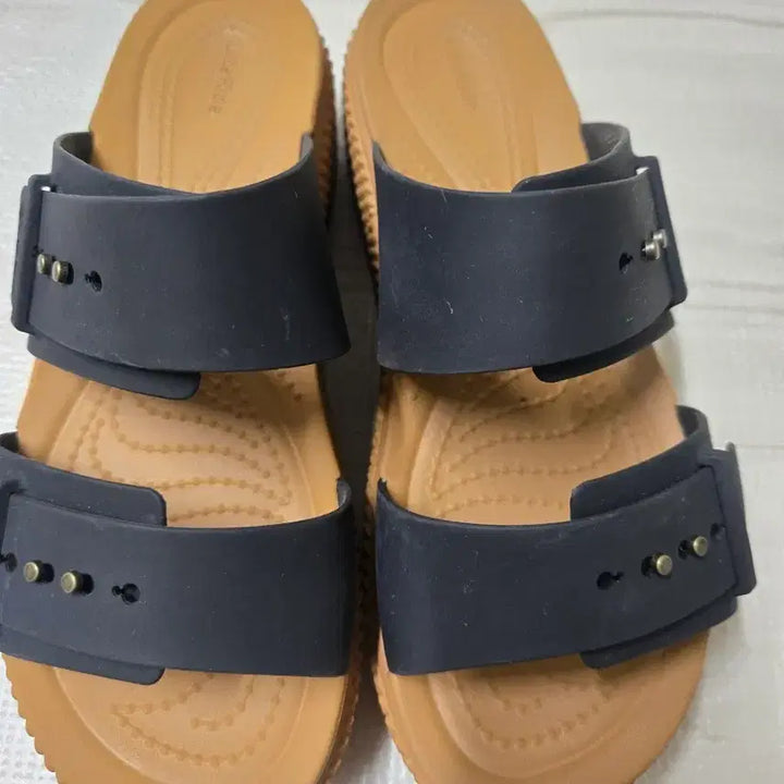 [BUNJANG] Crocs Brooklyn Woven Buckle Wedge Sandals / 크록스 브루클린 우븐버클웨지,크록스 브루클린,크록스여성샌들,크록스웨지샌들