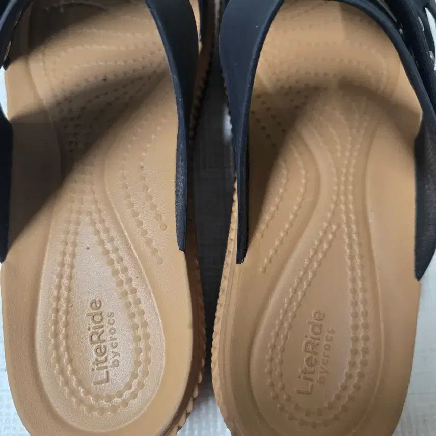 [BUNJANG] Crocs Brooklyn Woven Buckle Wedge Sandals / 크록스 브루클린 우븐버클웨지,크록스 브루클린,크록스여성샌들,크록스웨지샌들