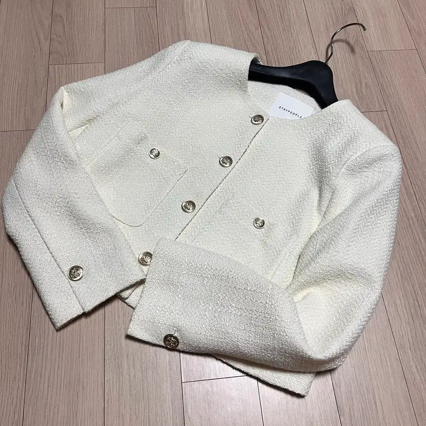 [BUNJANG] Stay People Cropped Tweed Jacket - Ivory / 23년 스테이피플 크롭 트위드 자켓 아이보리노카라라운드넥금장하객룩오피스룩