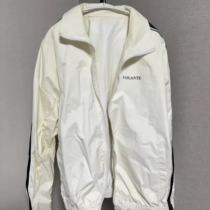 [SOLD OUT] VOLANTE 화이트 바람막이 자켓