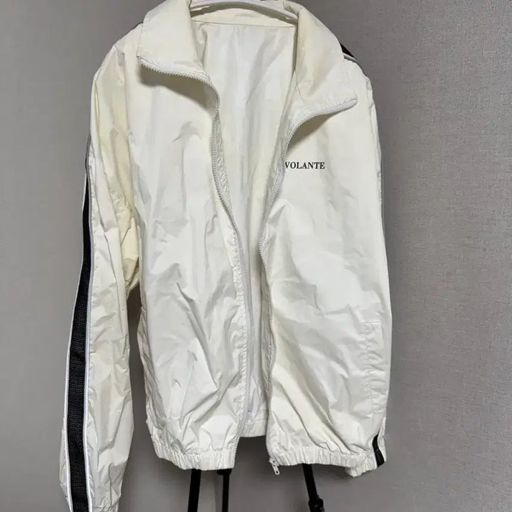 [SOLD OUT] VOLANTE 화이트 바람막이 자켓