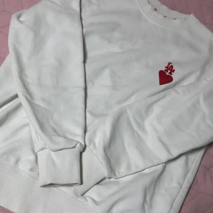 [BUNJANG] MLB LA Dodgers Heart Sweatshirt XS / MLB LA다저스 하트 맨투맨 xs