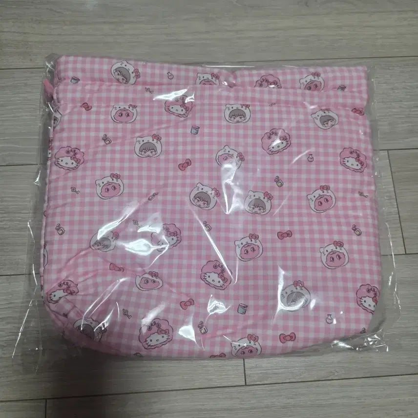 [BUNJANG] Boksil Hello Kitty KEY Collaboration Mini Bucket Bag / 복실이 헬로키티 KEY 콜라보미니 버킷백 20000원 양도 판매 합니다