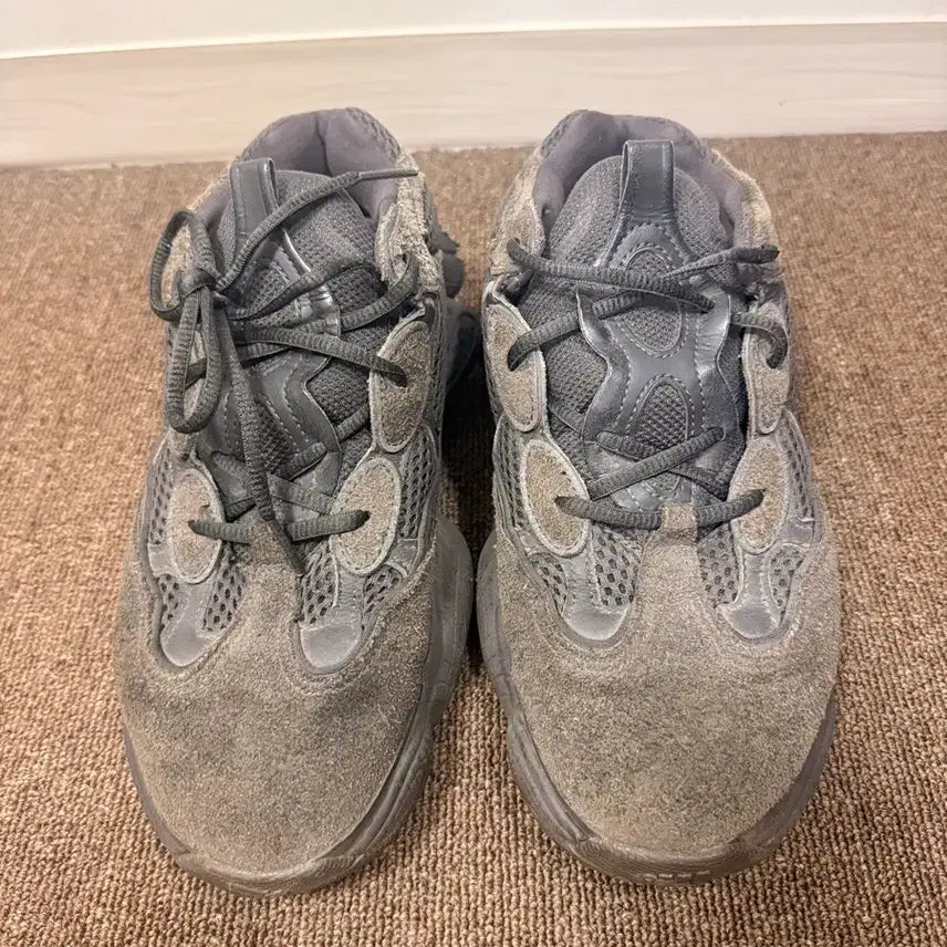 [BUNJANG] Adidas Yeezy 500 Utility Black Sneakers / 아디다스 이지 500 유틸리티 블랙 260
