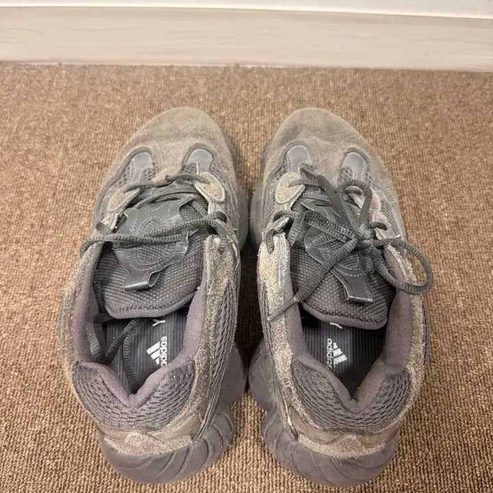[BUNJANG] Adidas Yeezy 500 Utility Black Sneakers / 아디다스 이지 500 유틸리티 블랙 260