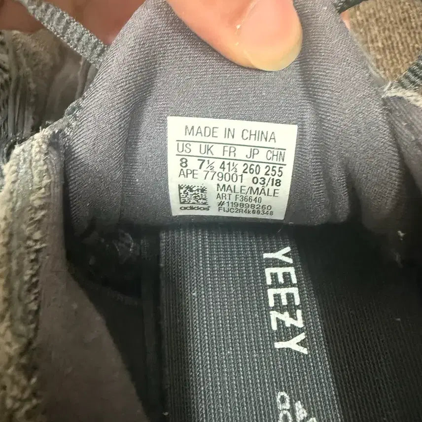[BUNJANG] Adidas Yeezy 500 Utility Black Sneakers / 아디다스 이지 500 유틸리티 블랙 260