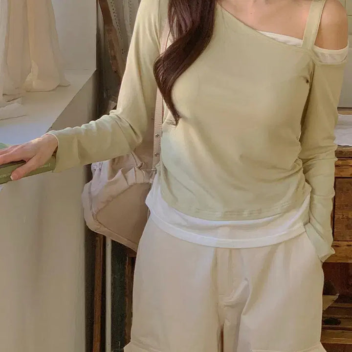 [BUNJANG] Lilly &amp; Ko Asymmetrical Off-Shoulder Layered Colorblock T-Shirt / 리리앤코 언발 오프숄더 레이어드 배색 티셔츠 1