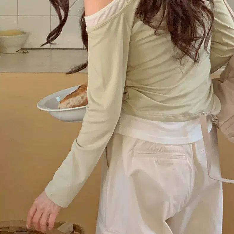 [BUNJANG] Lilly &amp; Ko Asymmetrical Off-Shoulder Layered Colorblock T-Shirt / 리리앤코 언발 오프숄더 레이어드 배색 티셔츠 1