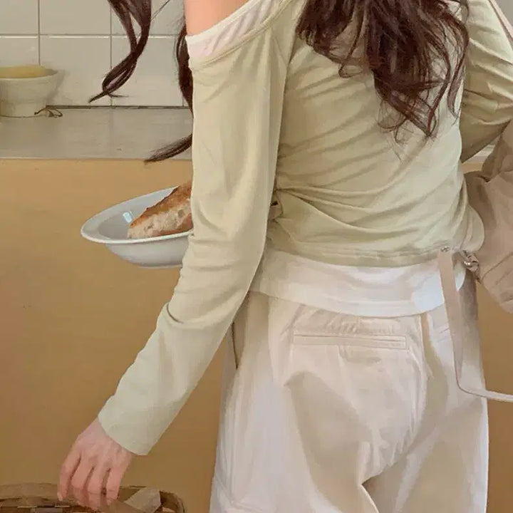[BUNJANG] Lilly &amp; Ko Asymmetrical Off-Shoulder Layered Colorblock T-Shirt / 리리앤코 언발 오프숄더 레이어드 배색 티셔츠 1