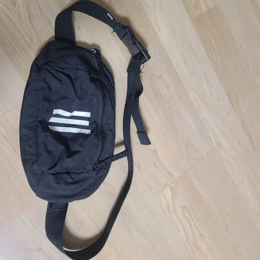 [BUNJANG] Adidas Crossbody Bag / 아디다스 가방