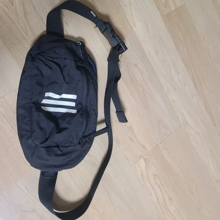 [BUNJANG] Adidas Crossbody Bag / 아디다스 가방