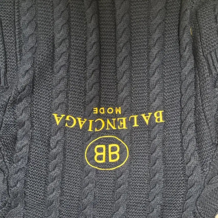 [BUNJANG] Balenciaga BB Mode Cable Knit Cardigan / 발렌시아가(Balenciaga) BB 모드 케이블 니트