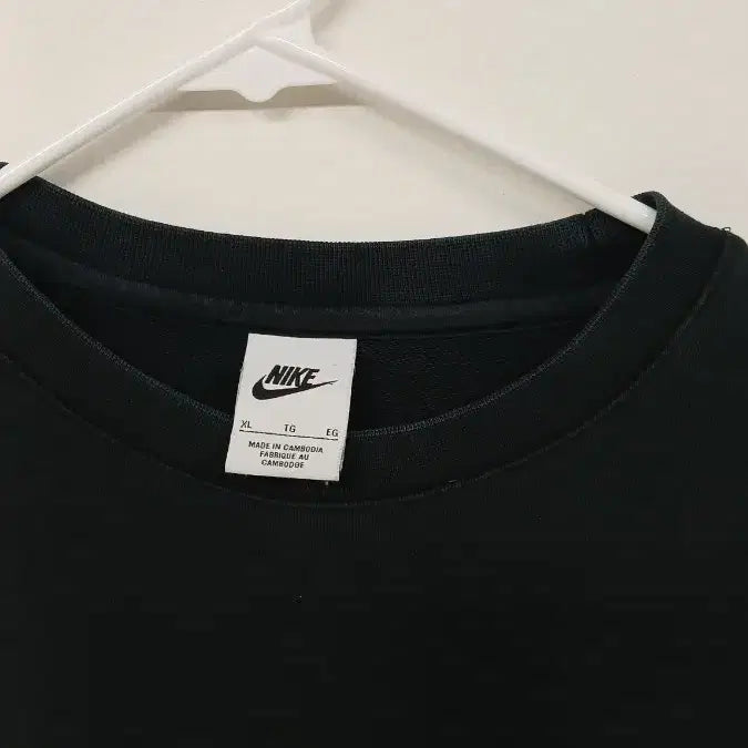 [SOLD OUT] 나이키 스우시 맨투맨 블랙