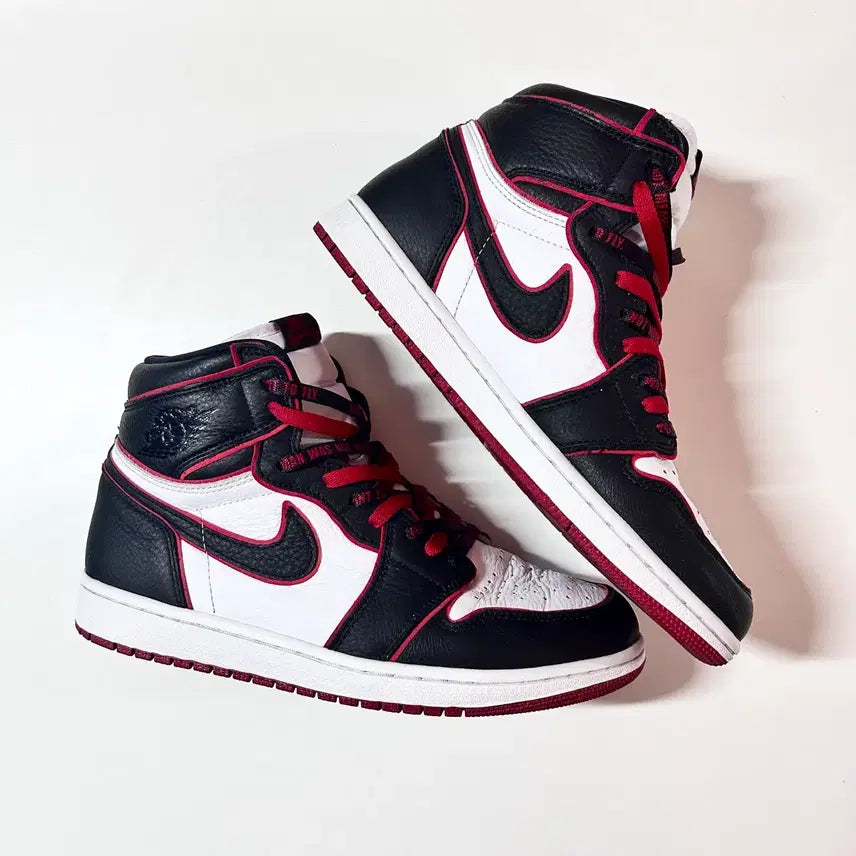 [BUNJANG] Air Jordan 1 Retro High OG Bloodline Sneakers / [280] 에어조던 1 레트로 하이 OG 블러드라인
