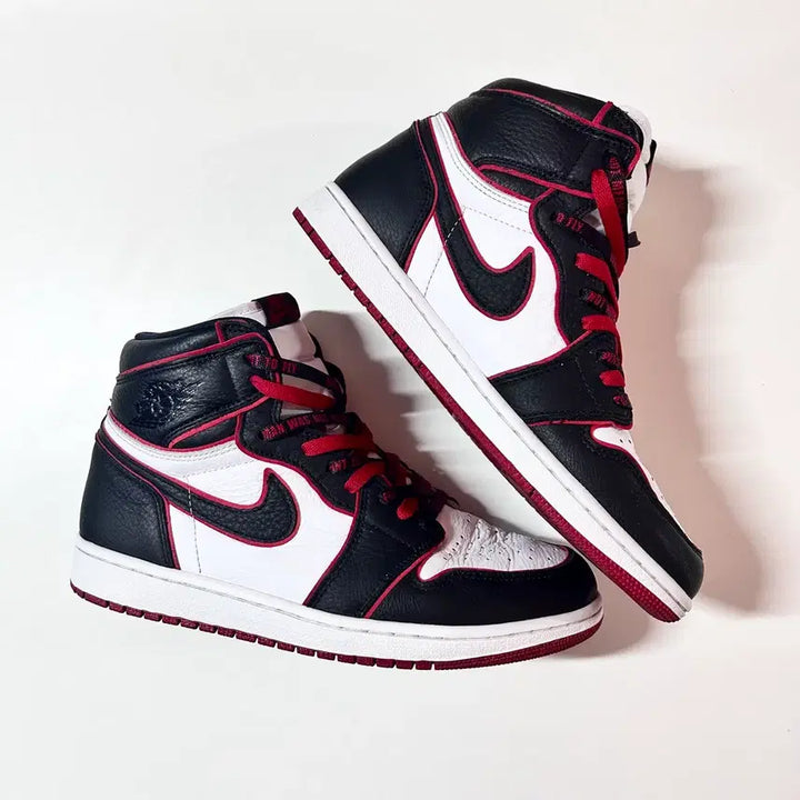 [BUNJANG] Air Jordan 1 Retro High OG Bloodline Sneakers / [280] 에어조던 1 레트로 하이 OG 블러드라인