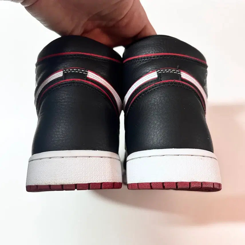 [BUNJANG] Air Jordan 1 Retro High OG Bloodline Sneakers / [280] 에어조던 1 레트로 하이 OG 블러드라인