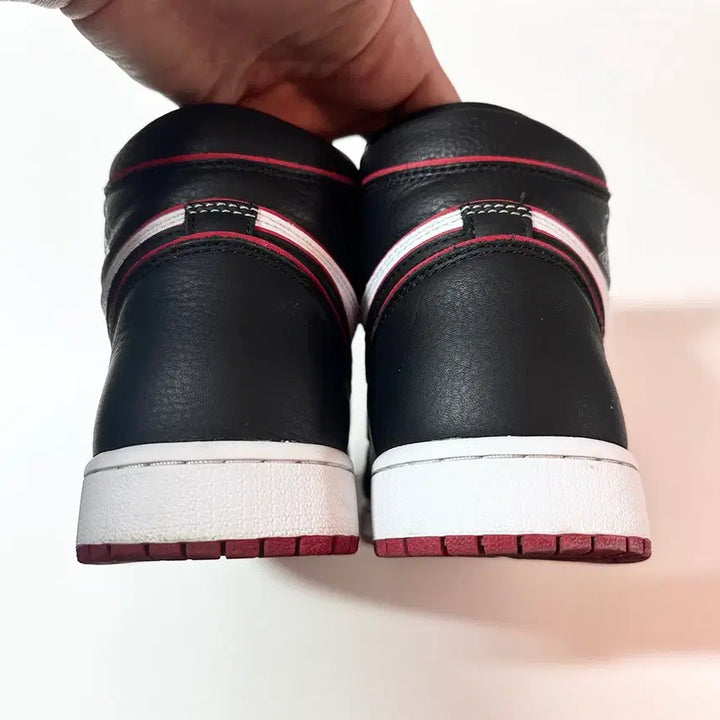[BUNJANG] Air Jordan 1 Retro High OG Bloodline Sneakers / [280] 에어조던 1 레트로 하이 OG 블러드라인
