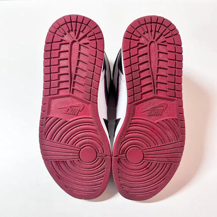 [BUNJANG] Air Jordan 1 Retro High OG Bloodline Sneakers / [280] 에어조던 1 레트로 하이 OG 블러드라인