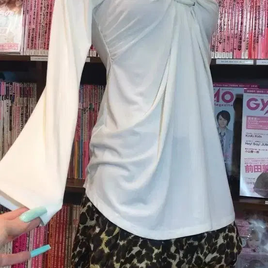 [BUNJANG] Onegyaru Sexy White Long Sleeve T-shirt / 오네갸루섹시티