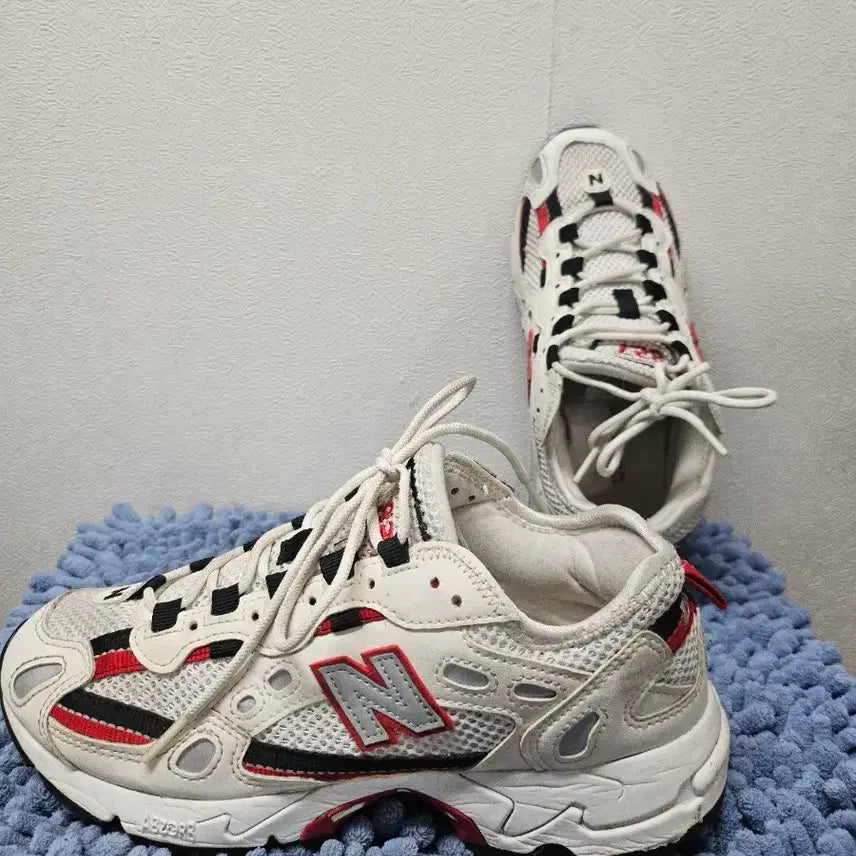 [SOLD OUT] 뉴발란스 827  화이트 레드  235