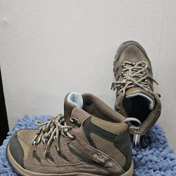 [BUNJANG] Columbia Crestwood Mid Alpine Tundra Wide Hiking Boots / 컬럼비아 크레스트우드 미드 알파인 툰드라 - 와이드  230