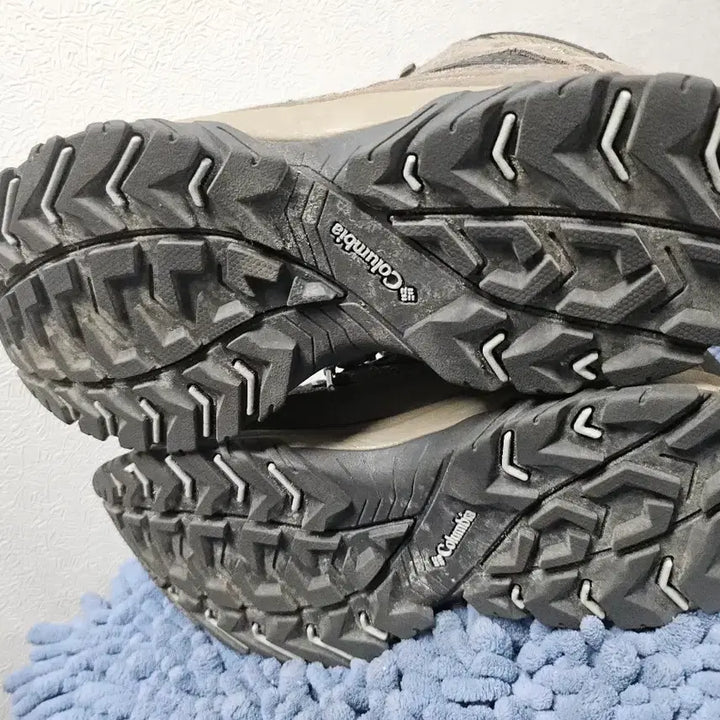 [BUNJANG] Columbia Crestwood Mid Alpine Tundra Wide Hiking Boots / 컬럼비아 크레스트우드 미드 알파인 툰드라 - 와이드  230