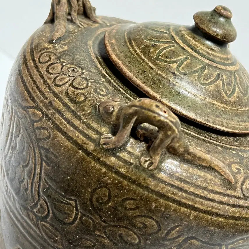 [BUNJANG] Chinese Celadon Porcelain Jar with Fish and Gecko Motif / 어해문 도롱뇽 첩부 유개호 [중국도자기]