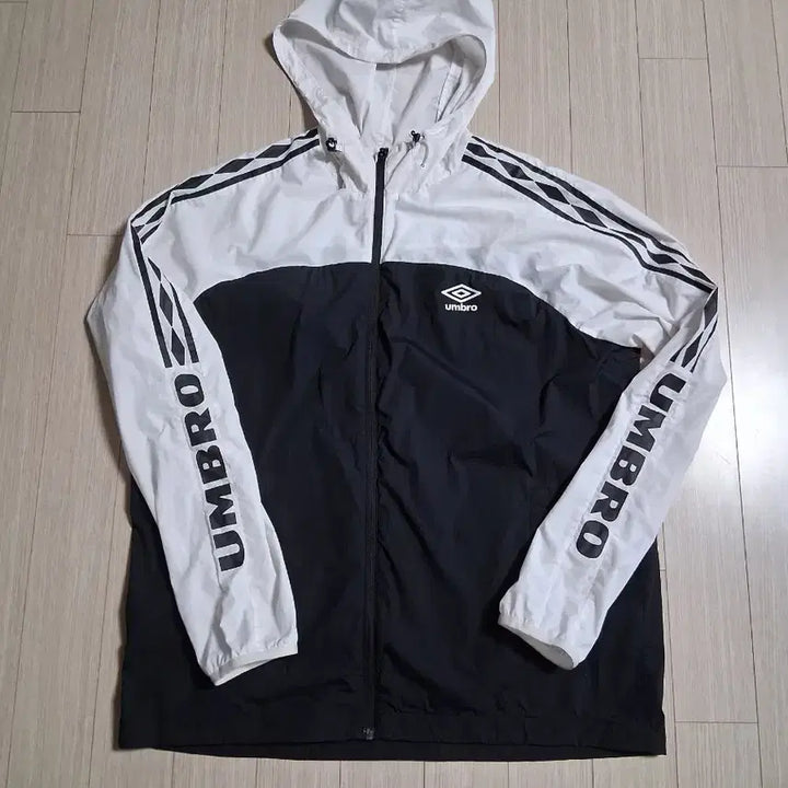 [BUNJANG] Umbro Hoodie Windbreaker White/Black / 엄브로 화이트/블랙 후드 바람막이