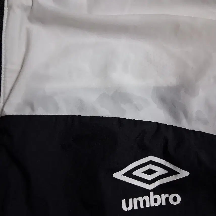 [BUNJANG] Umbro Hoodie Windbreaker White/Black / 엄브로 화이트/블랙 후드 바람막이