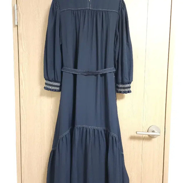 [BUNJANG] Thursday Island Smocking Embroidered Flare Dress / 22년도 써스데이아일랜드) 스모킹 자수 원피스
